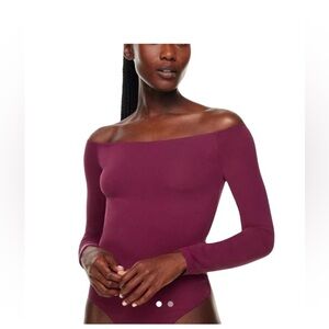 Aritzia Babaton off shoulder burgundy bodysuit size small